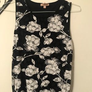 Floral sleeveless blouse!